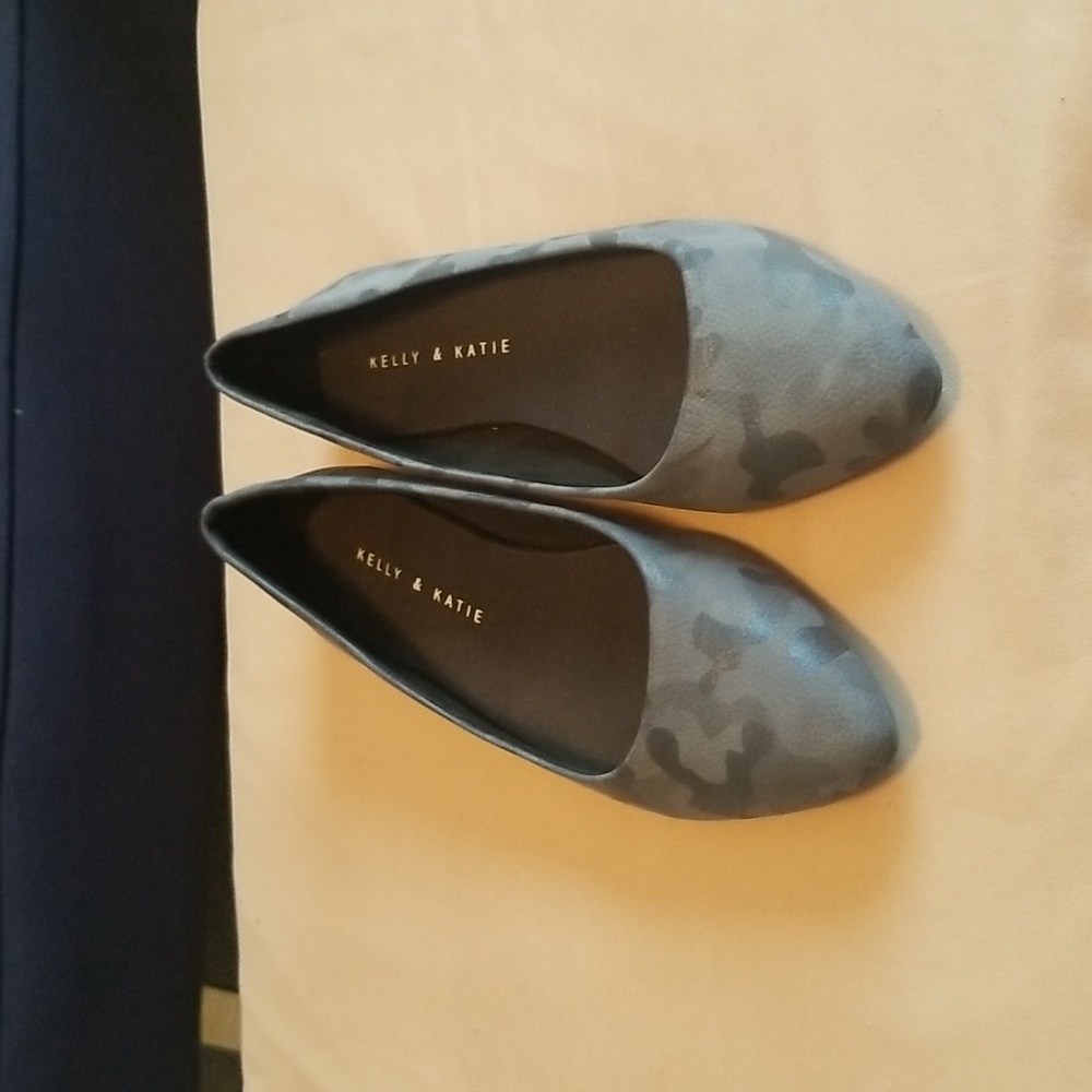 Blue camo flats